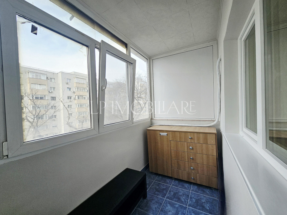 Prima inchiriere/ Polona/ Apartament decomandat