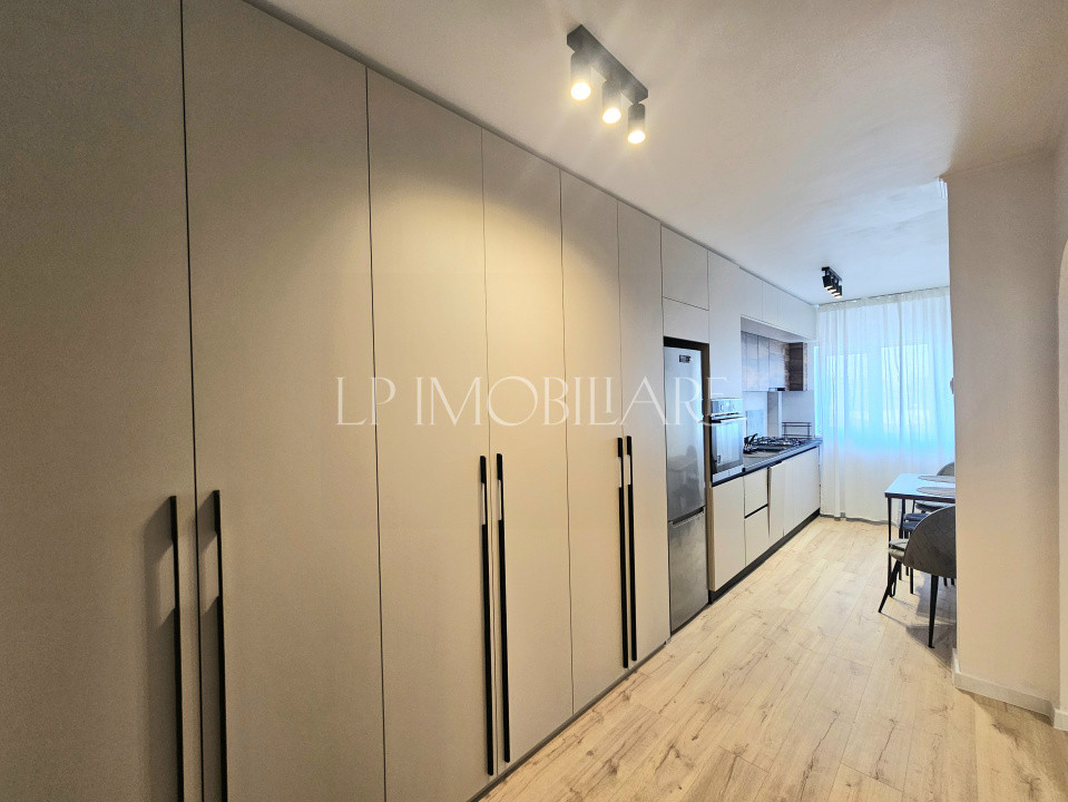 Prima inchiriere/ Polona/ Apartament decomandat