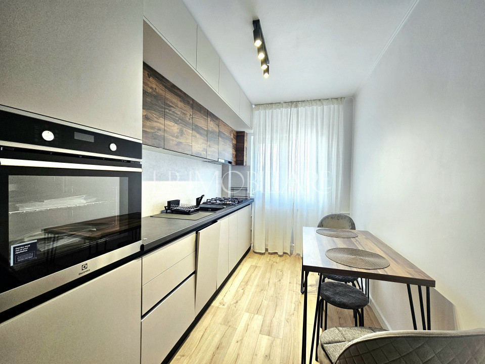 Prima inchiriere/ Polona/ Apartament decomandat