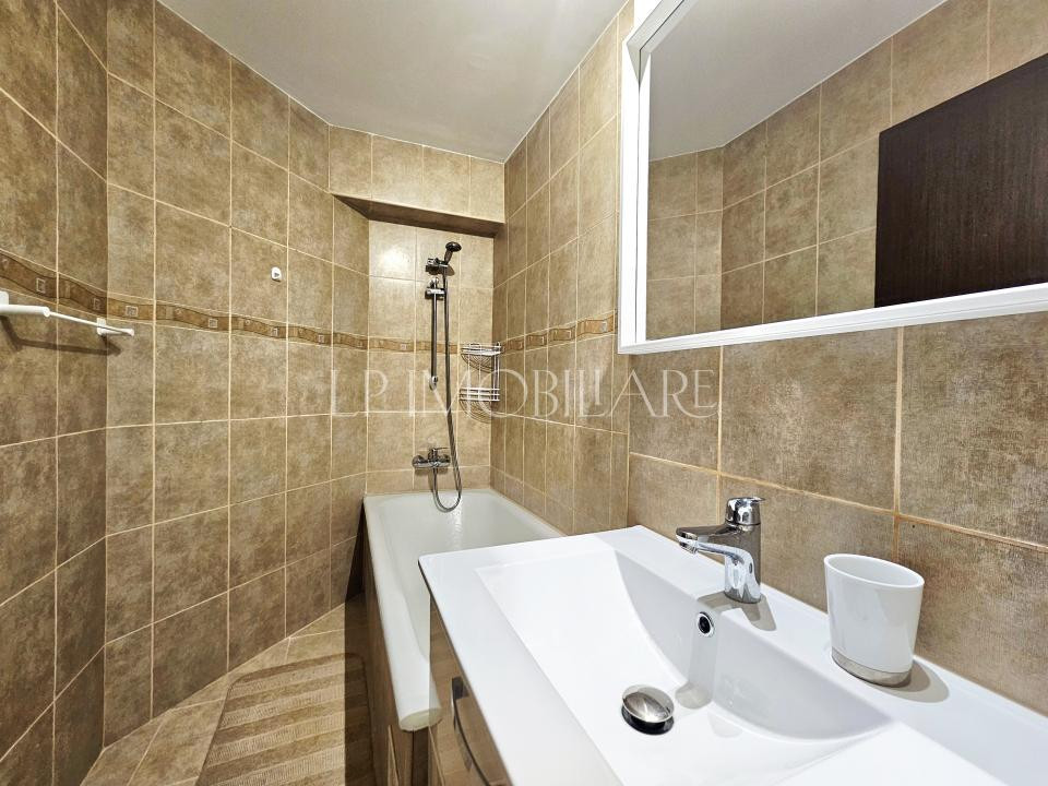 Prima inchiriere/ Apartament decomandat