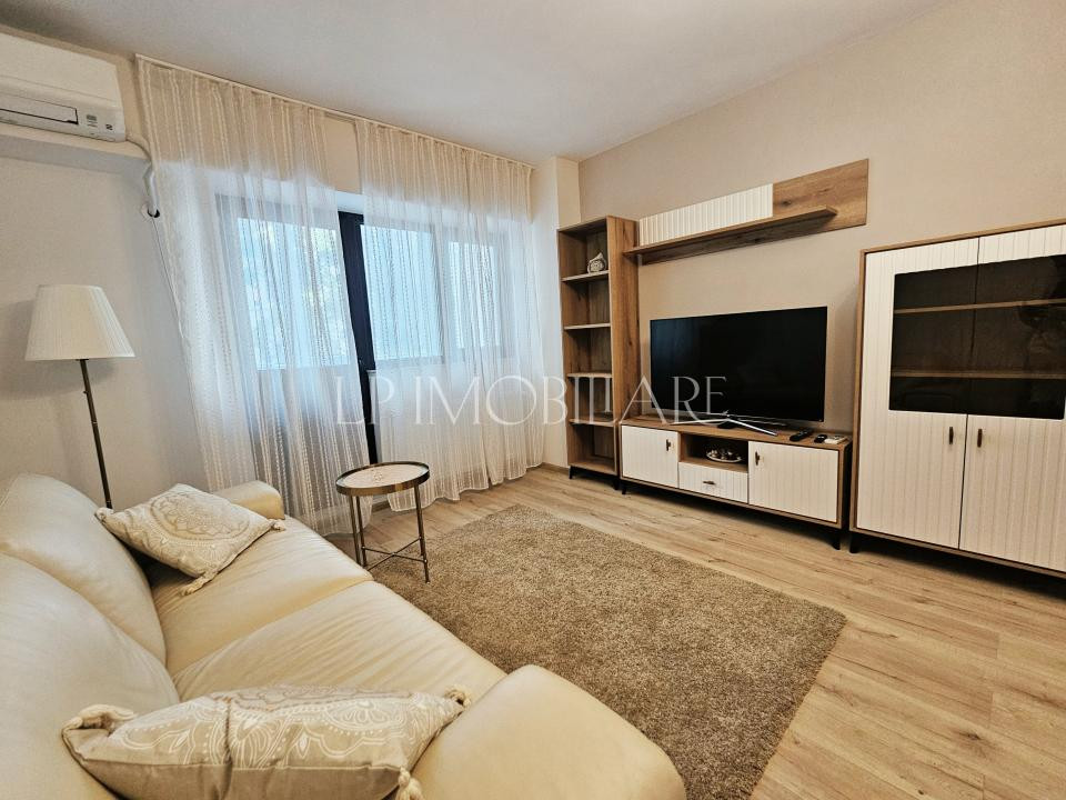 Prima inchiriere/ Apartament decomandat