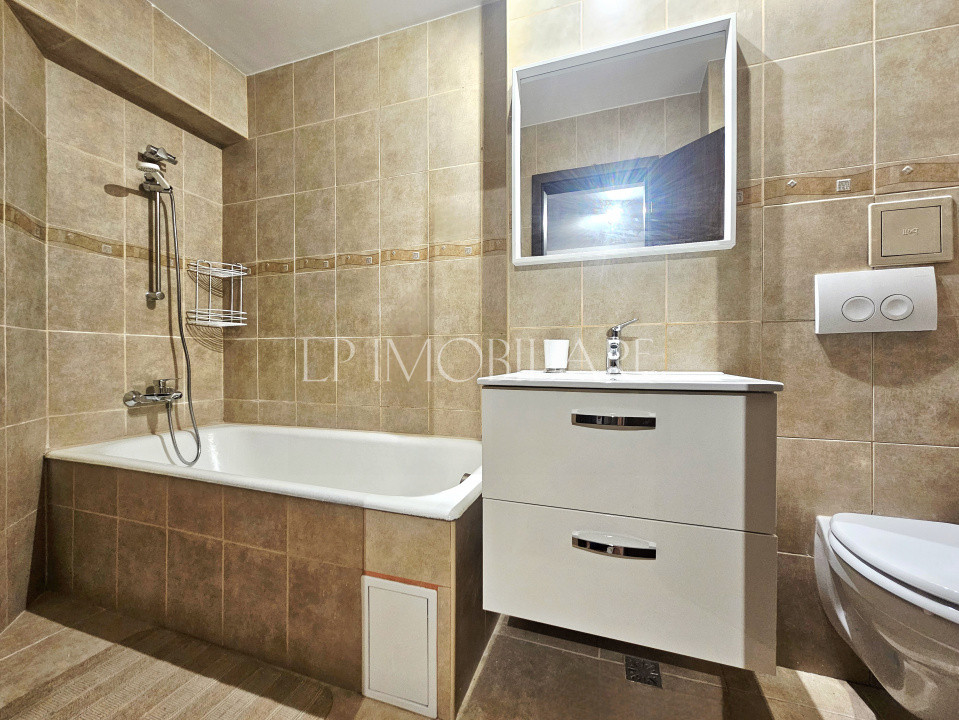Prima inchiriere/ Apartament decomandat