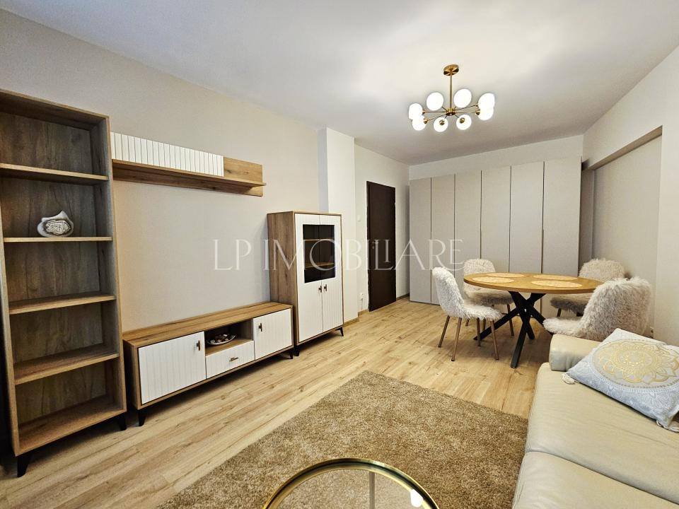 Prima inchiriere/ Apartament decomandat