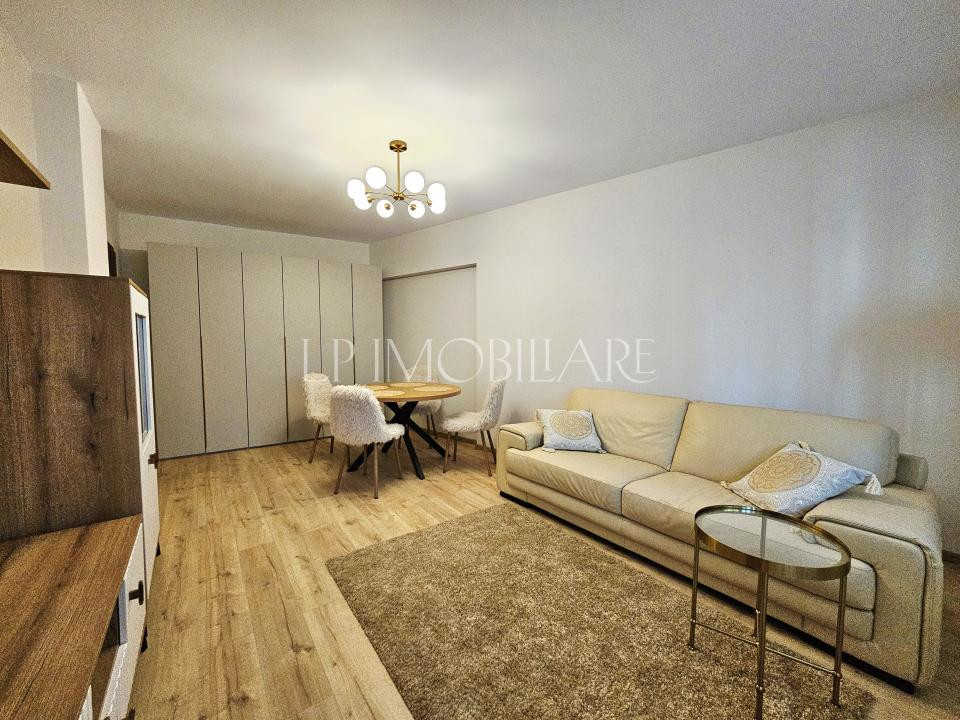 Prima inchiriere/ Apartament decomandat