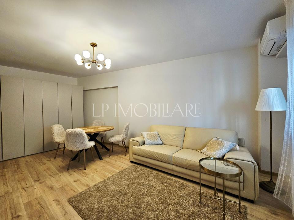Prima inchiriere/ Apartament decomandat
