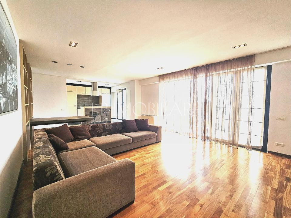 Iancu Nicolae/Bloc Boutique/ 4 camere de vanzare 
