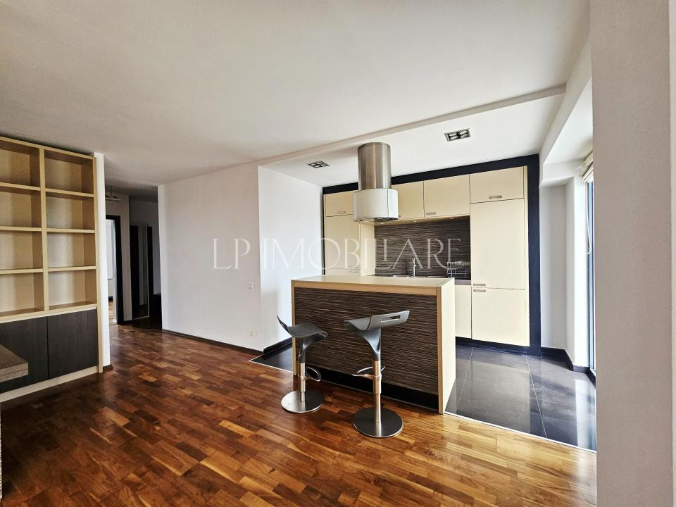 Iancu Nicolae/Bloc Boutique/ 4 camere de vanzare 