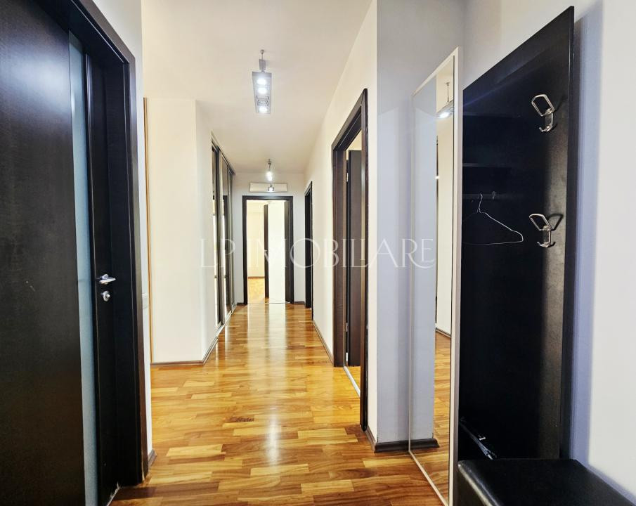 Iancu Nicolae/Bloc Boutique/ 4 camere de vanzare 