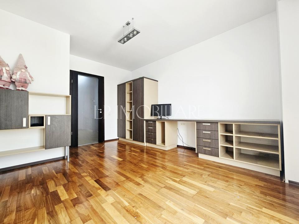 Iancu Nicolae/Bloc Boutique/ 4 camere de vanzare 