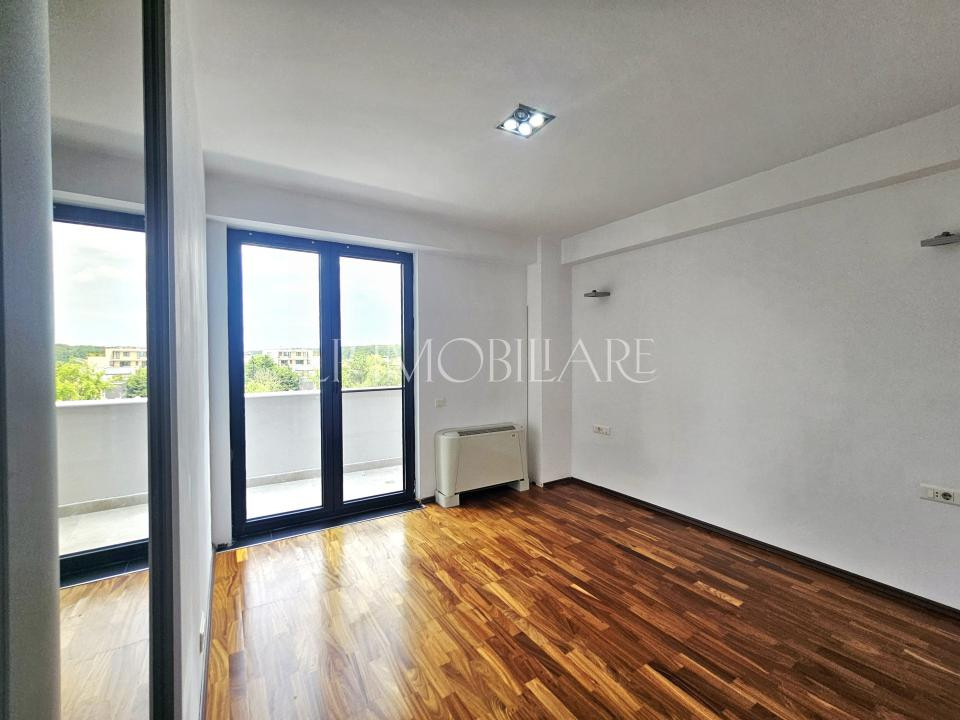 Iancu Nicolae/Bloc Boutique/ 4 camere de vanzare 