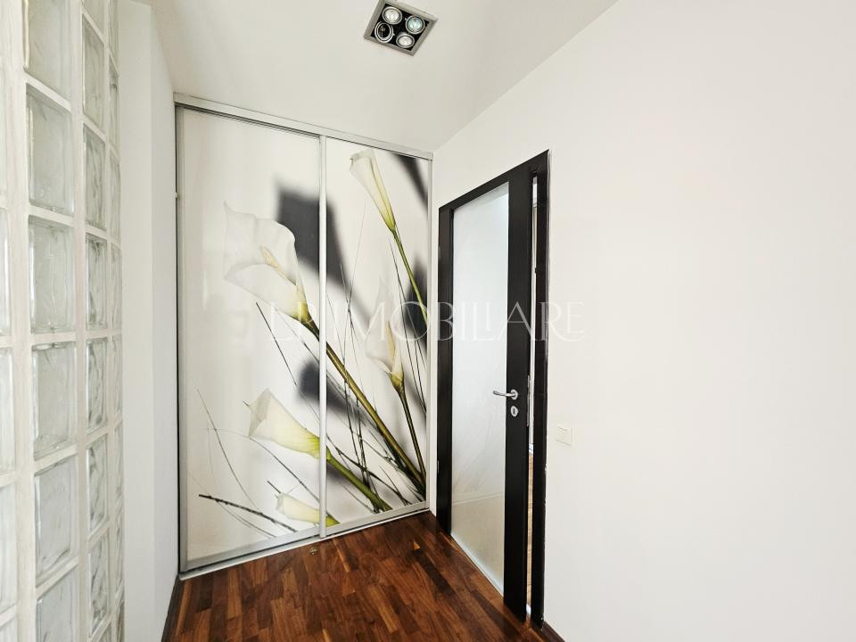 Iancu Nicolae/Bloc Boutique/ 4 camere de vanzare 