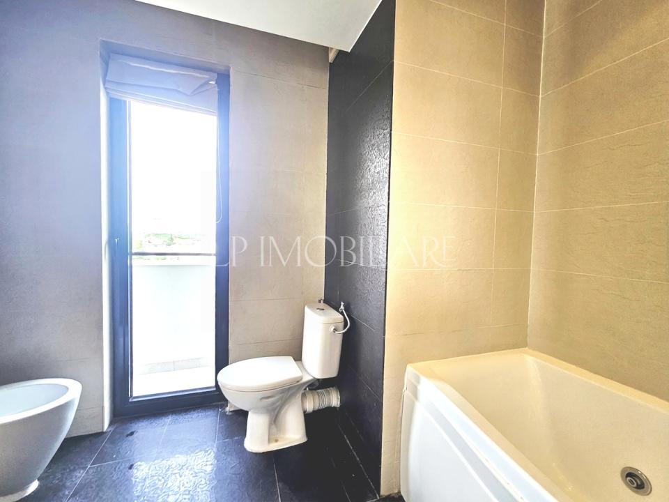 Iancu Nicolae/Bloc Boutique/ 4 camere de vanzare 