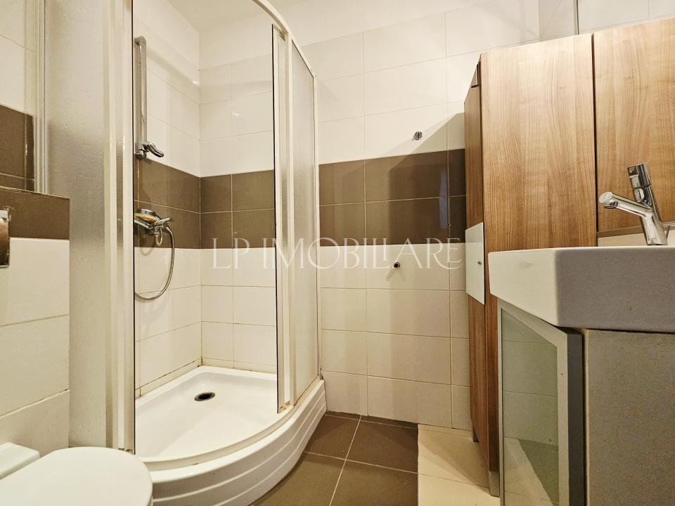 Iancu Nicolae/Bloc Boutique/ 4 camere de vanzare 