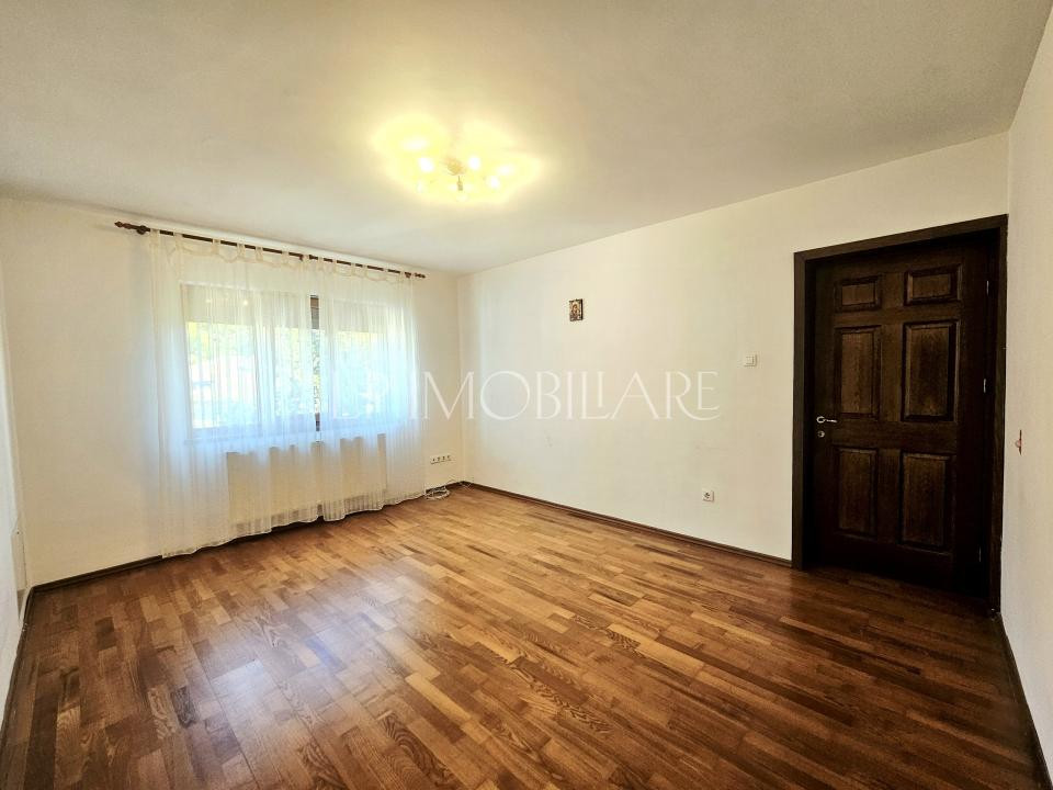Casa familiei tale lângă Bulevardul Castanilor